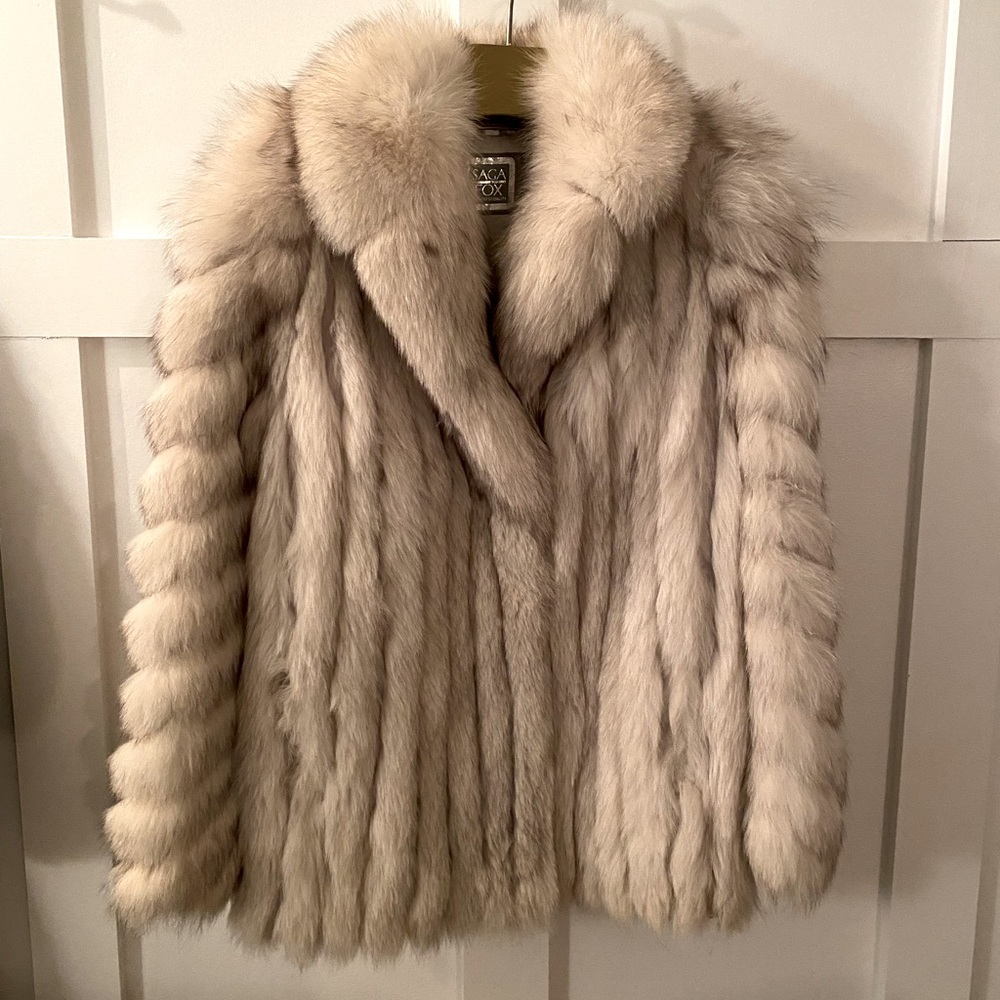 Beautiful Soft Saga Fur Coat • Medium